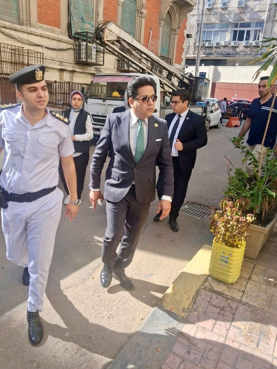 النيابة الإدارية تفحص واقعة ميل عقار أمبروزو المكون من 14 طابق بالإسكندرية (2)