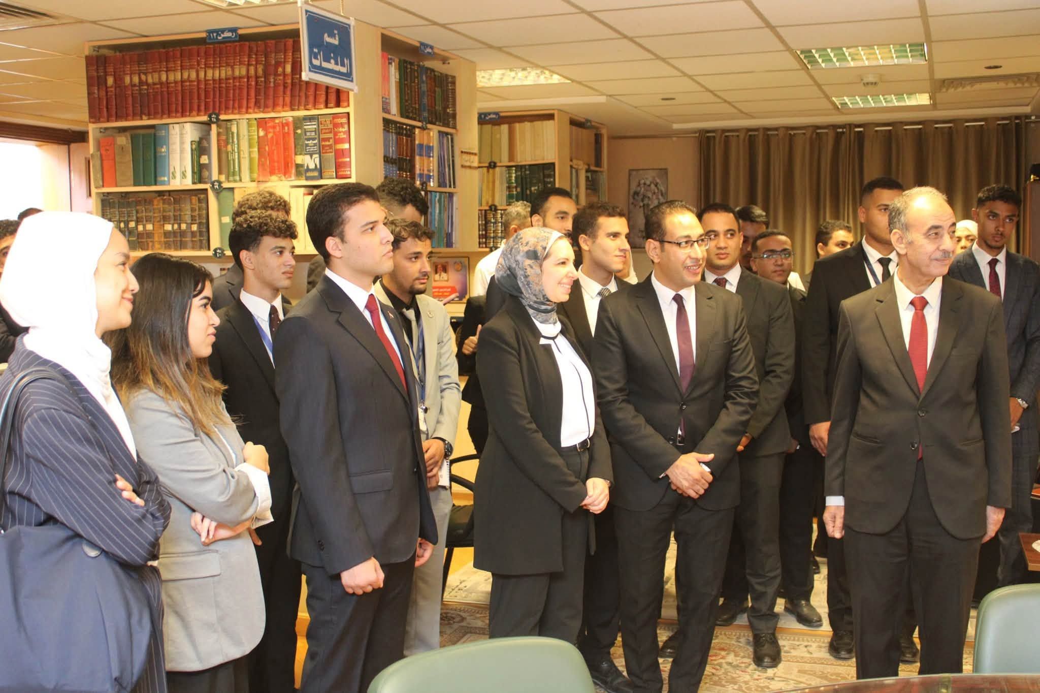النيابة الإدارية تستضيف وفدًا من كلية القانون بالجامعة المصرية الصينية (8) النيابة الإدارية تستضيف وفدًا من كلية القانون بالجامعة المصرية الصينية (8)