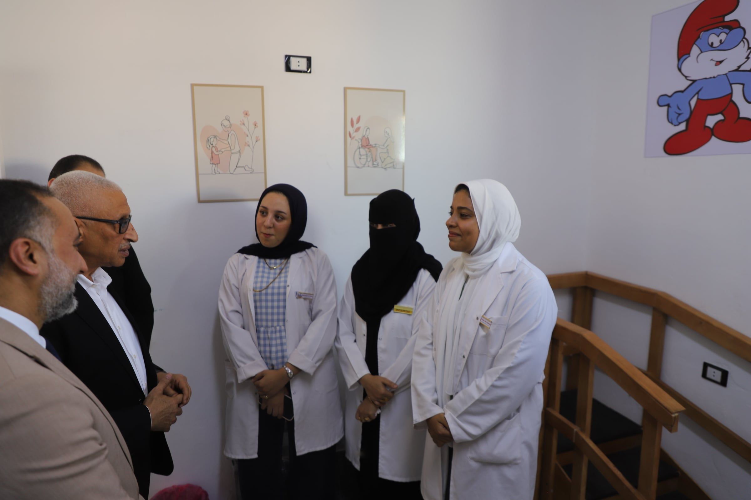 حديث مع كوادر طبية داخل وحدة العلاج