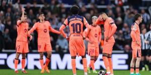 برشلونة يرتدي القميص البرتقالي أمام باريس سان جيرمان بعد رفض يويفا لأطقم الموسم