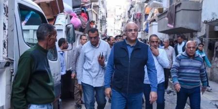 محافظ الإسكندرية يتفقد موقع العقار المنهار بحي شرق ويوجّه بسرعة صرف التعويضات وتوفير سكن بديل للأسر المتضررة