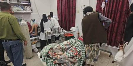 الغارديان: حصار الحوثيين يدفع تعز نحو كارثة.. نفاد الغذاء والمياه والوقود وارتفاع سعر البنزين إلى 80 دولارا