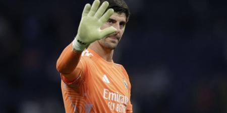 كورتوا يكشف الفارق بين ريال مدريد وبرشلونة قبل "كلاسيكو الأرض"