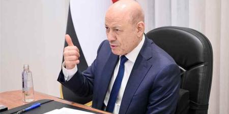 الرئيس العليمي: استهداف الحوثيين للمطارات والمنشآت المدنية لن يمنحهم فرصة لفرض إرادتهم و"فجر اليمن" مستمرة