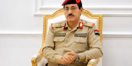 وزير الدفاع ينفي استهداف التجمعات القبلية ويتهم الحوثيين باستغلال تصريح خاطئ