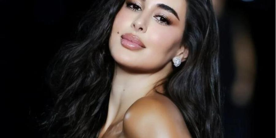 ياسمين صبري تتألق بالأحمر أمام برج إيفل وسط نجمات العالم في أسبوع الموضة بباريس