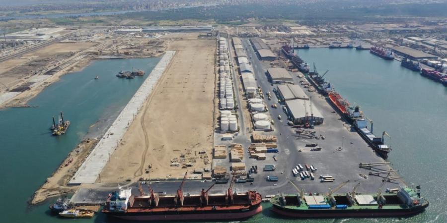 ميناء دمياط يستقبل 14 سفينة ويصدر 27963 طنا من البضائع خلال 24 ساعة