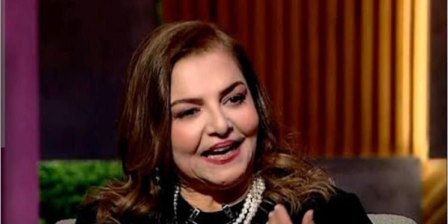 عزة لبيب تدافع عن الفنانين المتجهين إلى «تيك توك»: متحكموش على الناس من غير ما تعرفوا ظروفهم