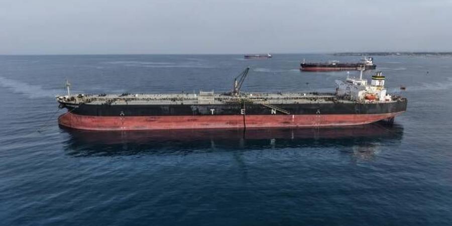 النفط يصعد دولارين مع استبعاد طهران إحراز تقدم دبلوماسي