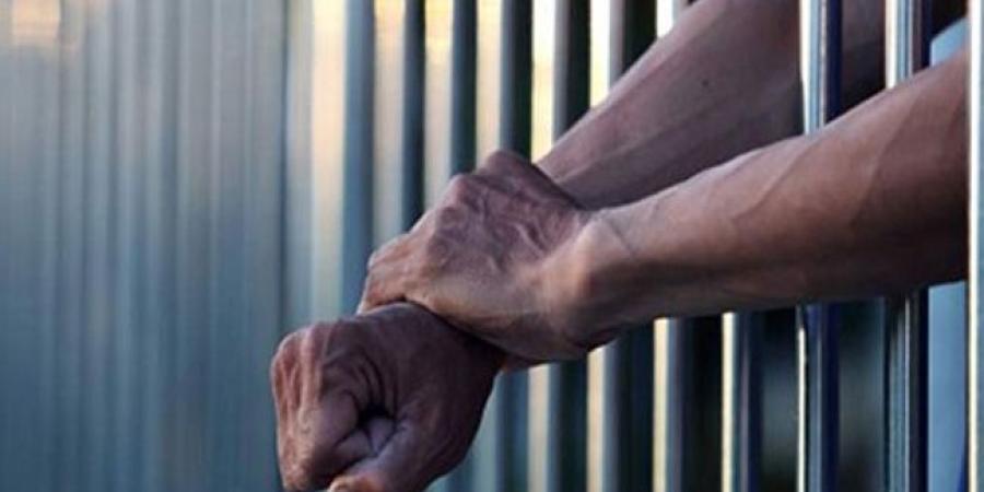 النيابة العامة بالشرقية تقرر حبس متهم ووالدة طفل لاتهامهما بقتل الطفل بعد تعذيبه بأبو كبير