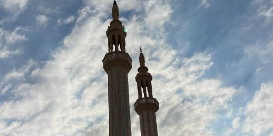 طقس الخميس مائل للحرارة نهاراً وبارد ليلاً مع أمطار خفيفة في مناطق متفرقة