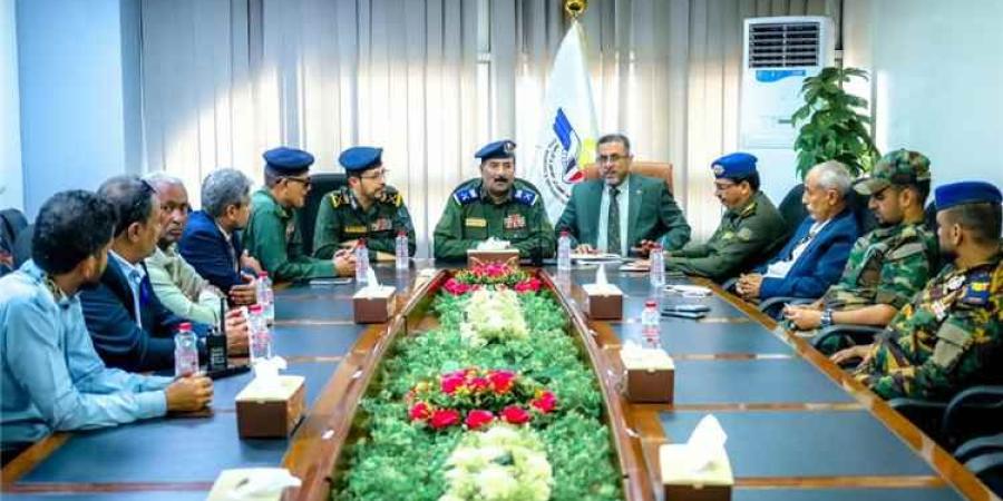 لجنة من وزارة الداخلية تتفقد أمن عدن ومطارها الدولي وتراجع خطط الطوارئ لمواجهة التهديدات