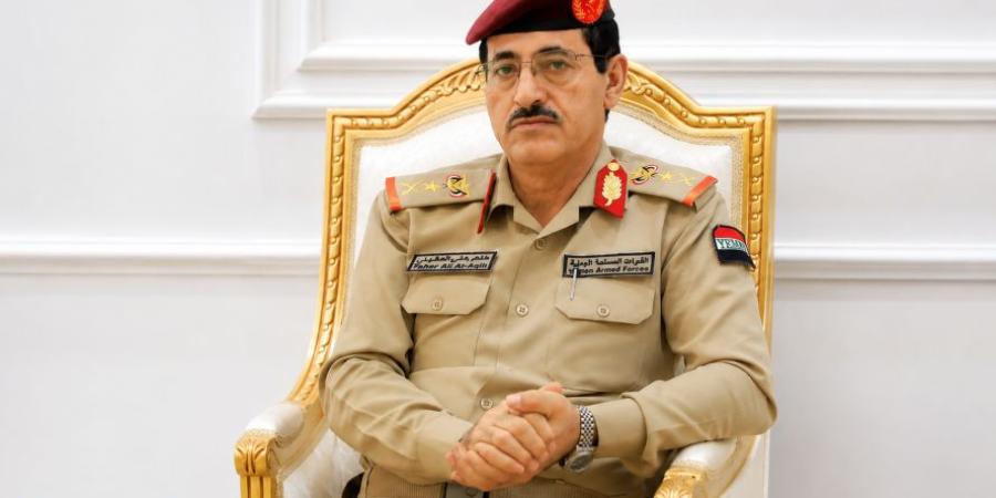 وزير الدفاع ينفي استهداف التجمعات القبلية ويتهم الحوثيين باستغلال تصريح خاطئ