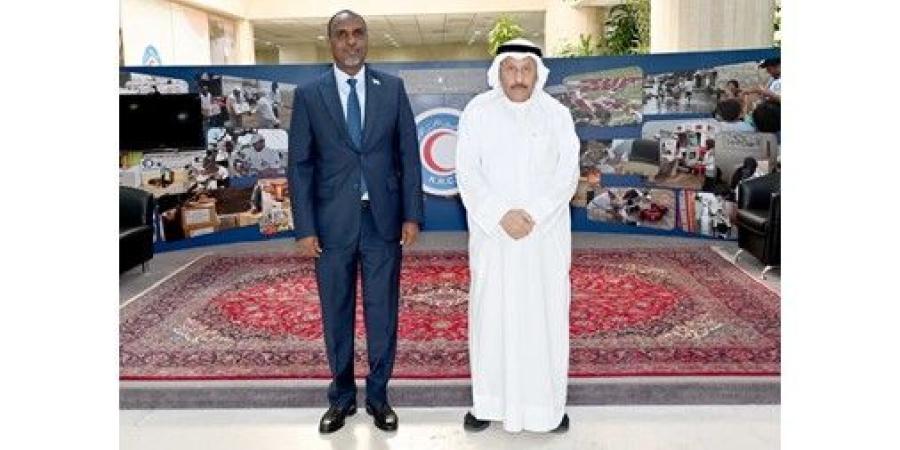 سفير جيبوتي: «الهلال الأحمر» نموذج رائد في العمل الإغاثي ومصدر فخر للعاملين بالمجال الإنساني
