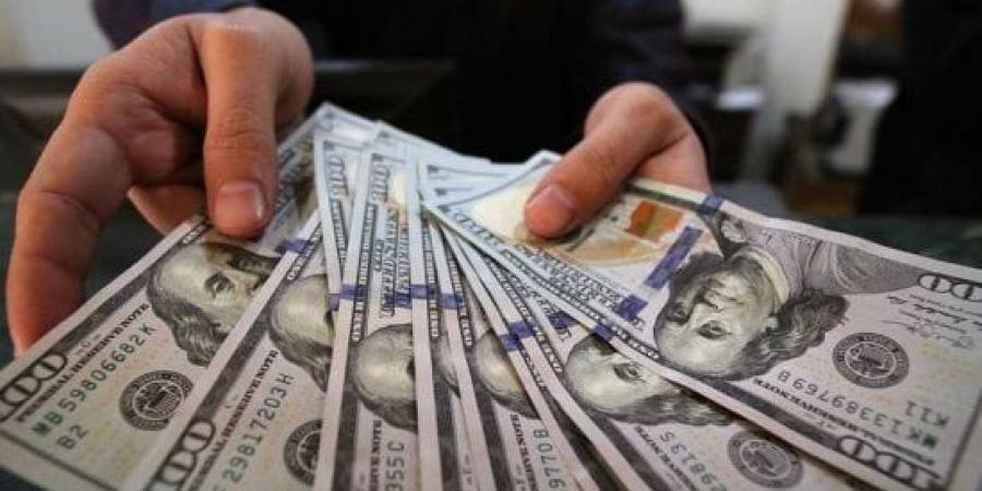 أسعار الدولار تتجاوز 55 جنيهًا في بنوك مصر خلال التعاملات المسائية