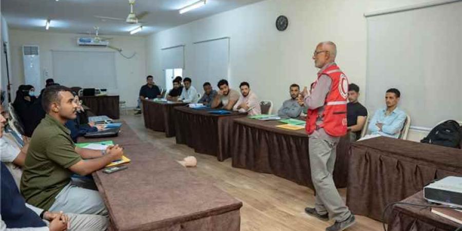 دورة لتعزيز قدرات 19 متطوعاً في الإسعافات الأولية بعدن