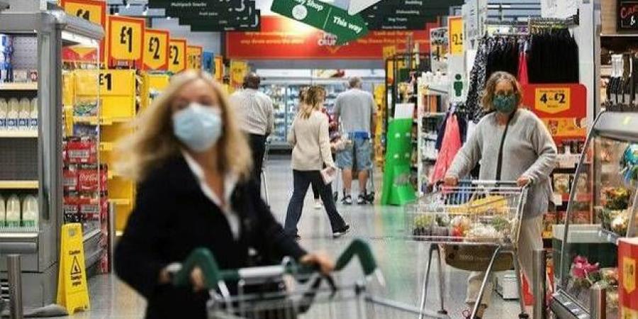 مبيعات التجزئة البريطانية تتراجع مع انخفاض ثقة المستهلكين