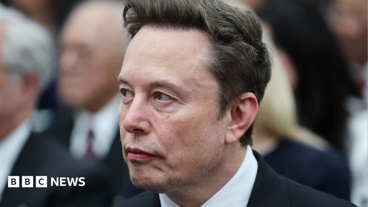 يقول Musk إن SpaceX قيدت اتصال Starlink في أوكرانيا مع استعادة الخدمة