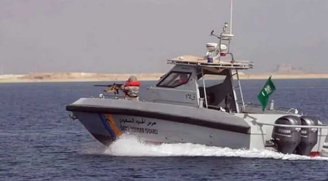 إنقاذ سعودي تعطلت واسطته البحرية في بحر جدة