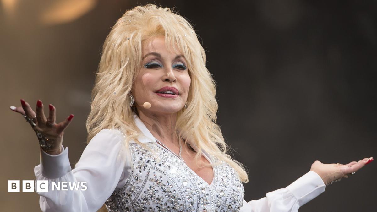 يقوم Spotify بتحميل كلمات الأغاني للنسخة الويلزية لـ Dolly Parton من Jolene باللغة الأيرلندية