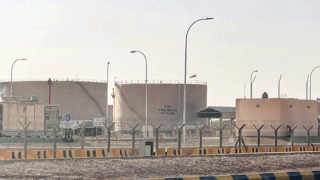 أعلن المتمردون الحوثيون في اليمن مسؤوليتهم عن هجمات جديدة على منشآت النفط والمطارات في المملكة العربية السعودية