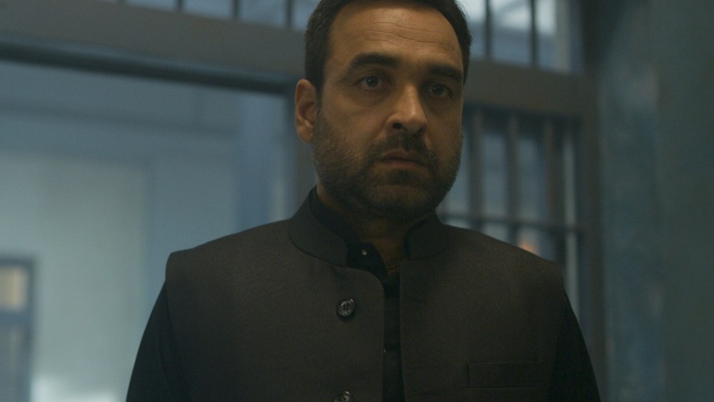 "Mirzapur" يهيمن على عقد من البث الهندي مع انخفاض العمولات الجديدة، وفقًا لتقرير IMDb (حصريًا)