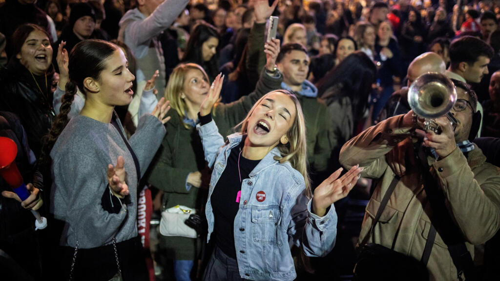 هزيمة انتخابية تسحق حكم فوتشيتش الطويل في صربيا